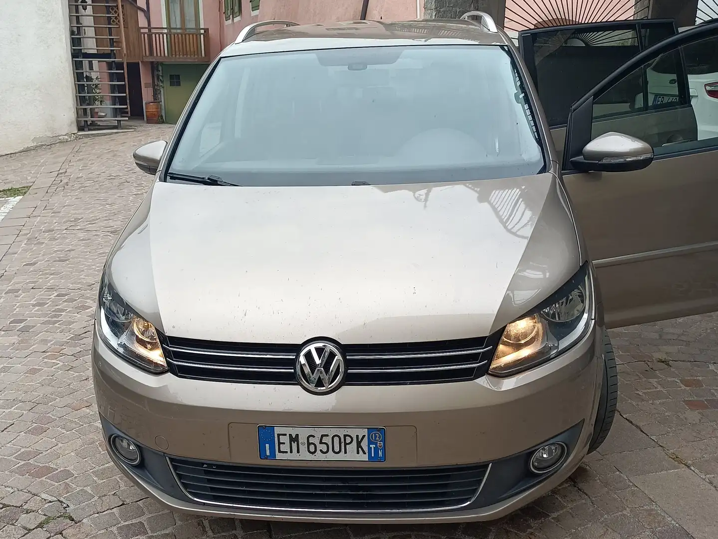 Volkswagen Touran 2.0 Higline diesel 140 cv Oro - 2