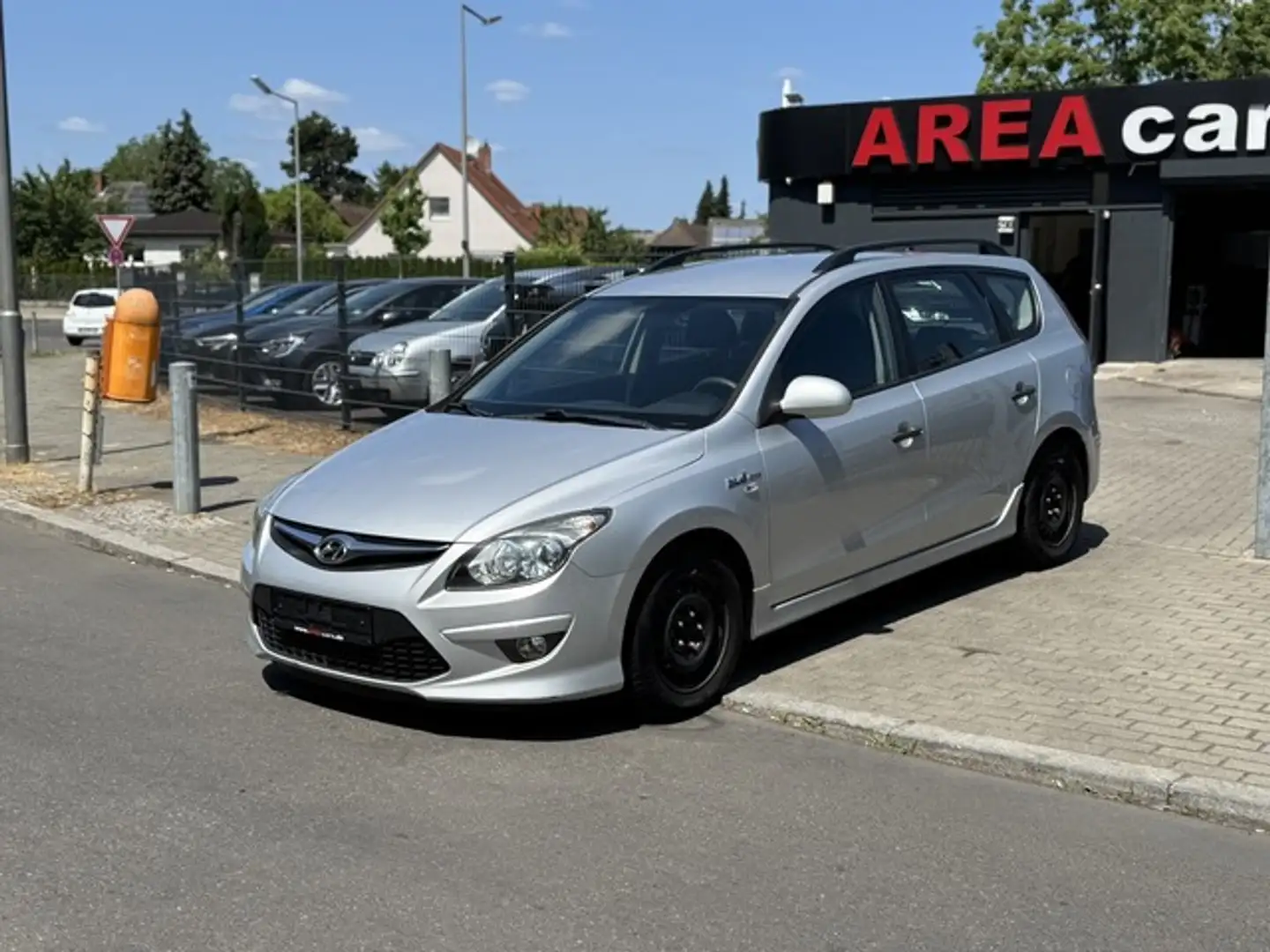 Hyundai i30 CW 1.6 Blue Drive 6-Gang Klima Grigio - 2