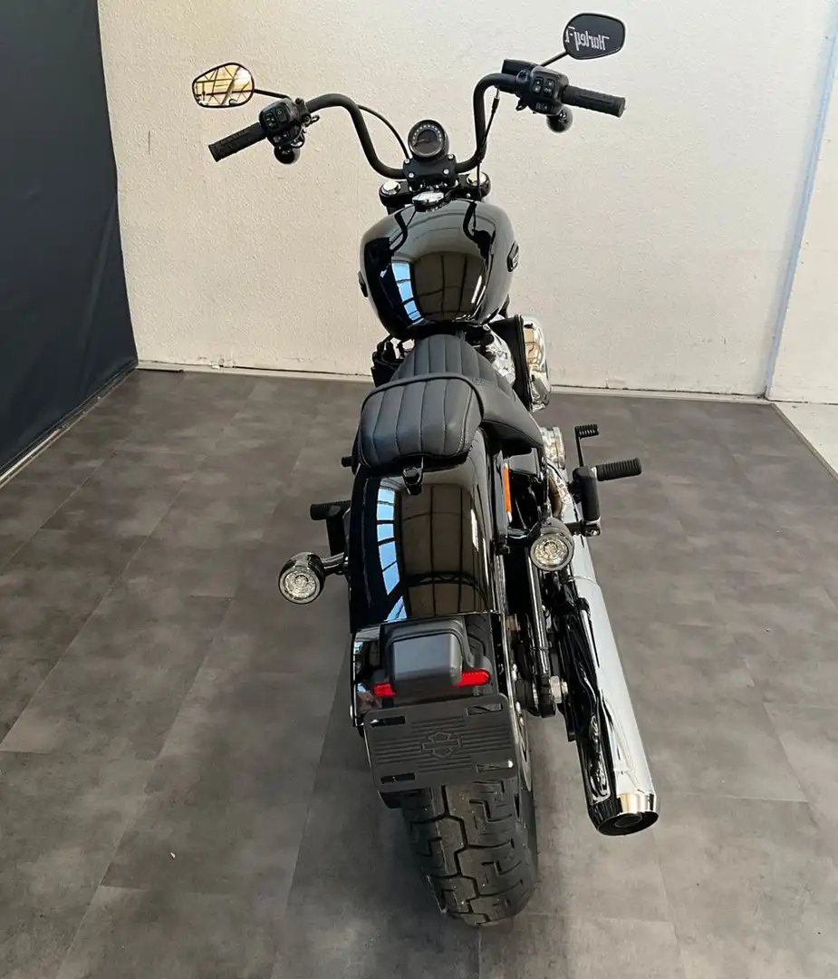Harley-Davidson Softail Street Bob 117 Noir - 2