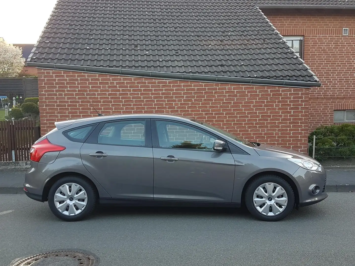 Ford Focus Focus Titanium 1,6 EcoBoostTitanium Grau - 1