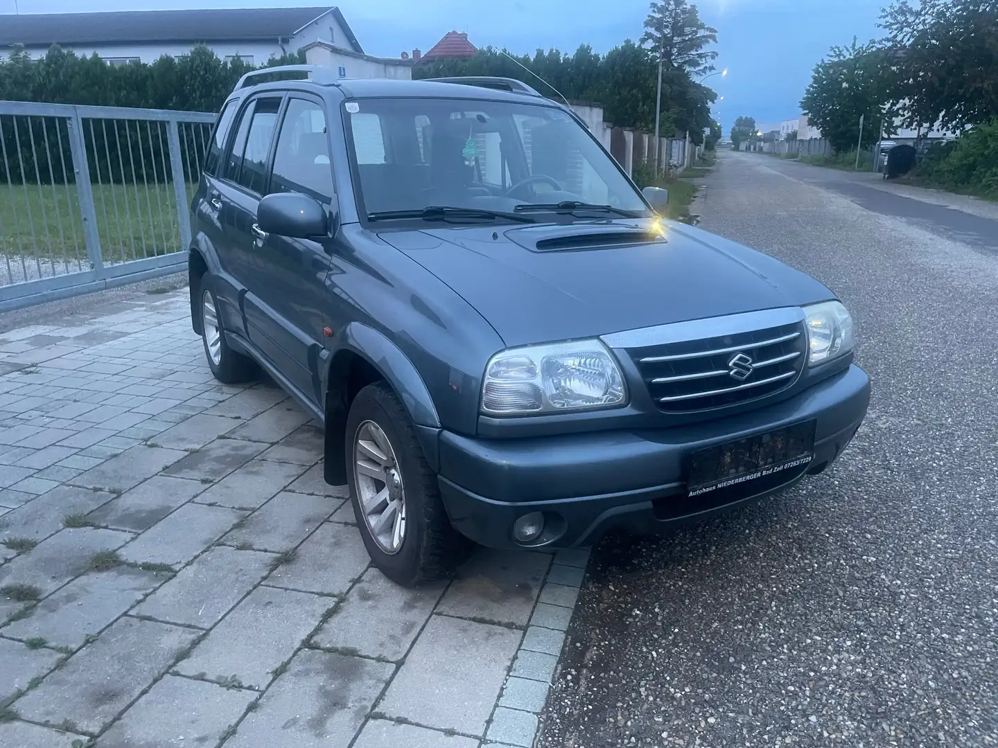 Suzuki Grand Vitara Grand Vitara Freestyle 2,0 TD Freestyle Grau - 1