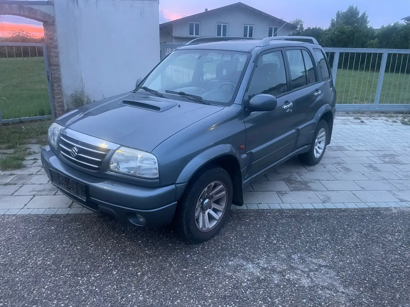 Suzuki Grand Vitara Grand Vitara Freestyle 2,0 TD Freestyle Grau - 2