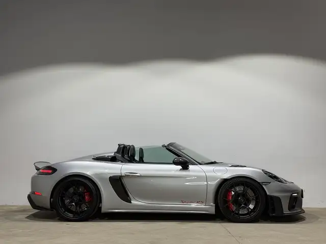 Porsche 718 Spyder view 8