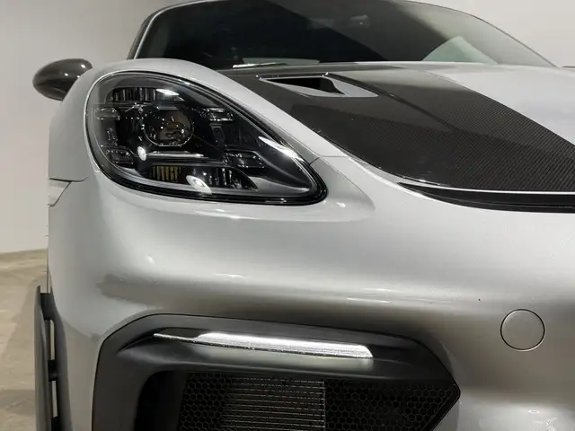 Porsche 718 Spyder view 12