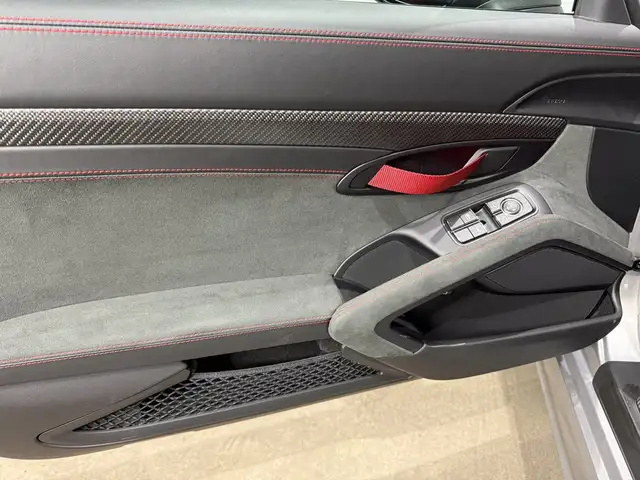 Porsche 718 Spyder view 15