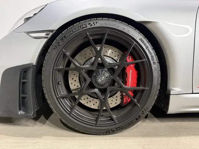 Porsche 718 Spyder view 14