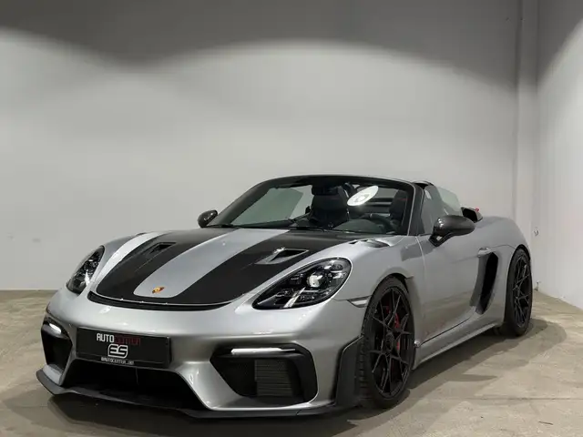 Porsche 718 Spyder view 4