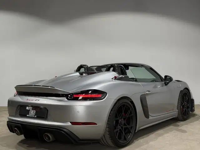 Porsche 718 Spyder view 7
