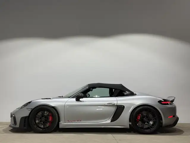 Porsche 718 Spyder view 11