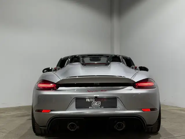 Porsche 718 Spyder view 6