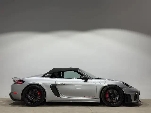 Porsche 718 Spyder view 10