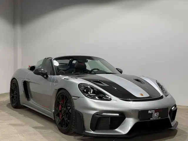 Porsche 718 Spyder view 2