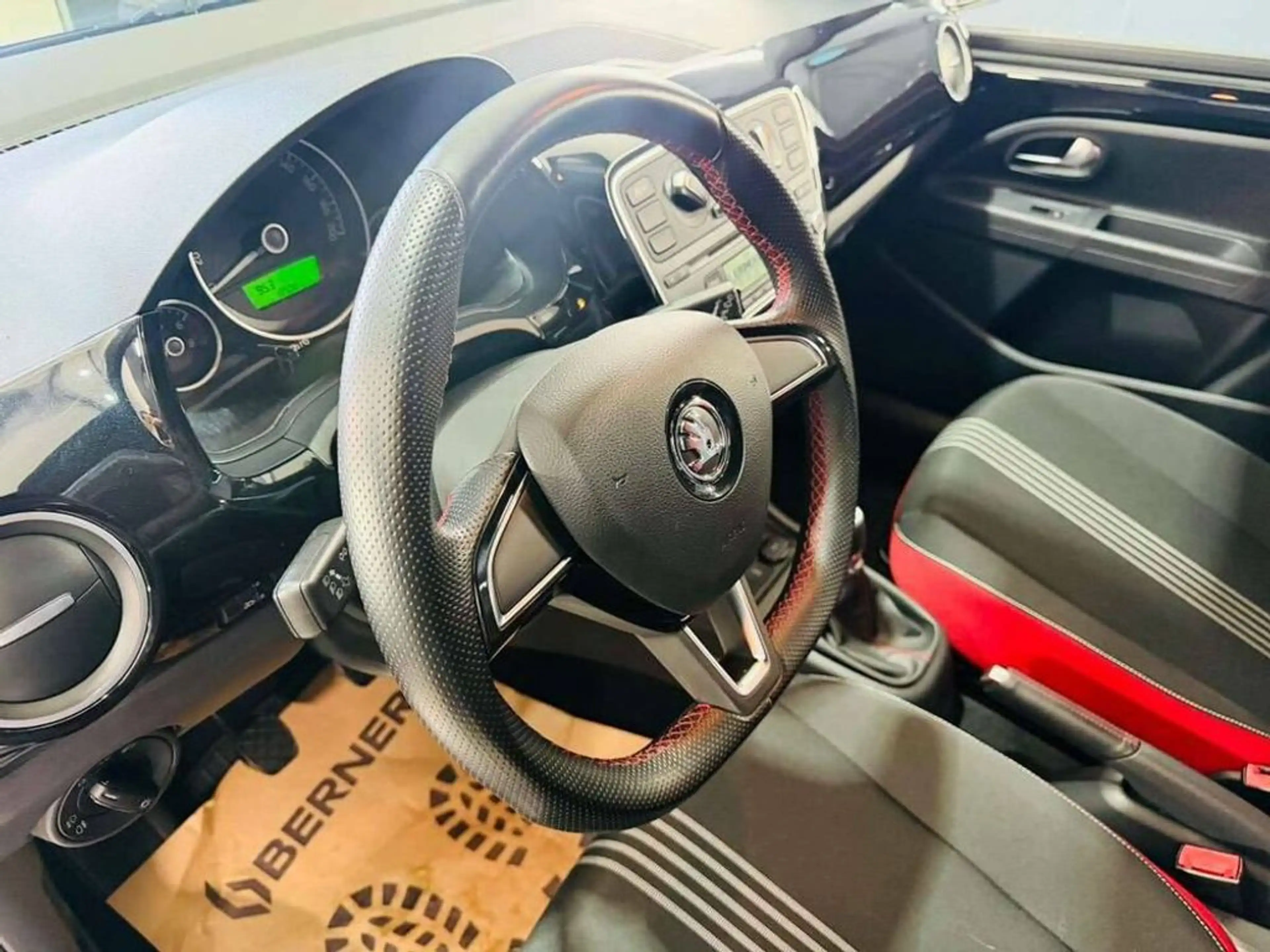 Skoda Citigo Monte Carlo Active — photo 9