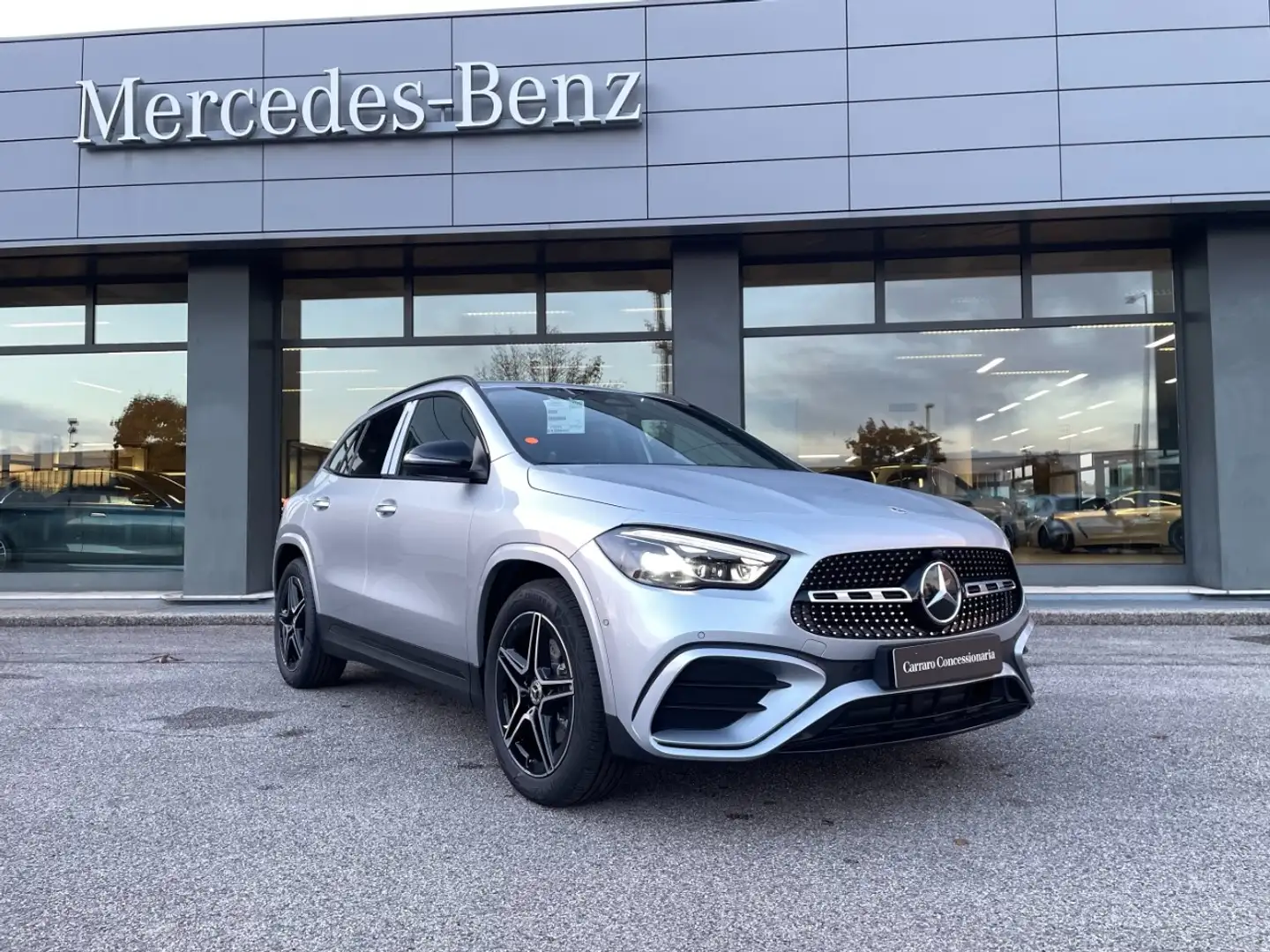Mercedes-Benz GLA 200 d automatic Argento - 1