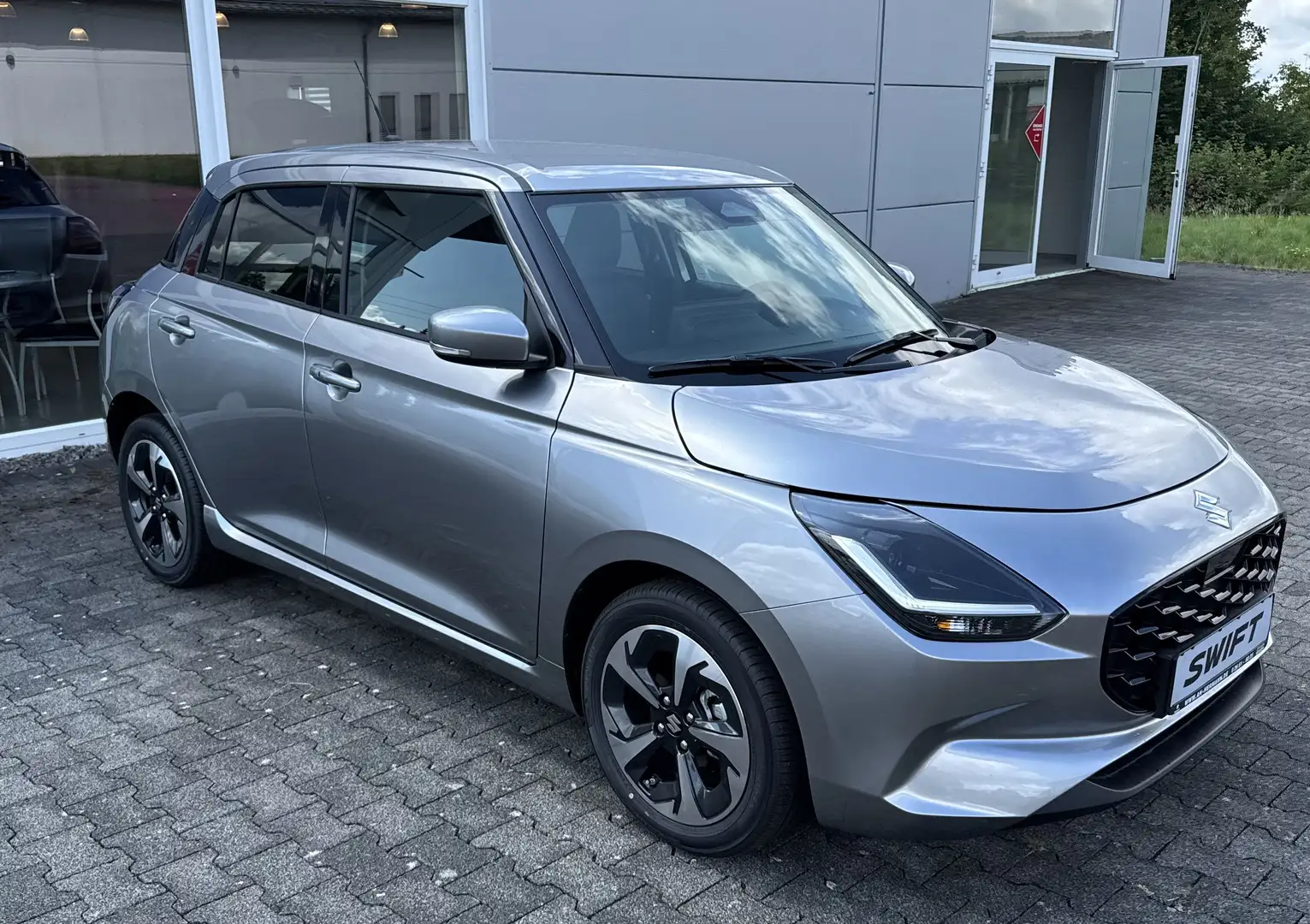 Suzuki Swift 1.2 Comfort+ CVT Hybrid NAVI KAMERA LED SITZHZ ALU Silber - 1