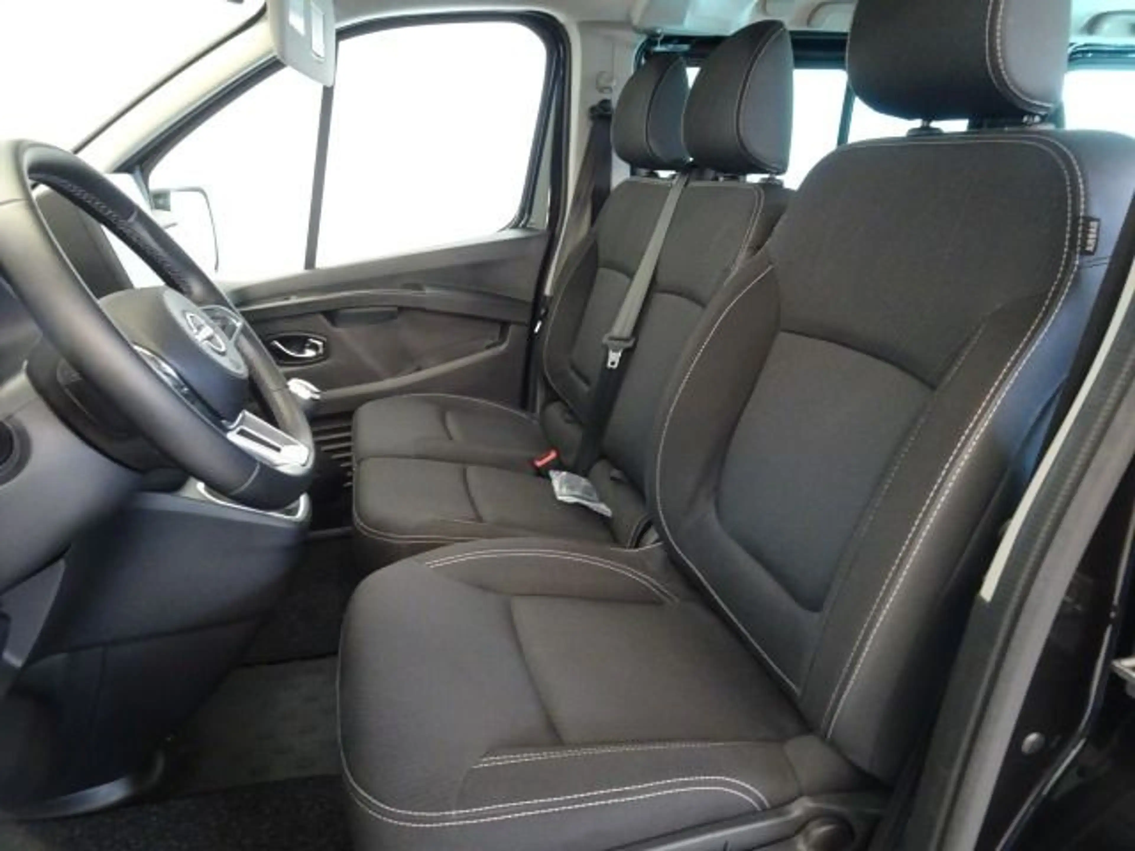 Nissan Primastar 3,0t dCI 150 L2 H1  2 Schiebetüren — photo 8
