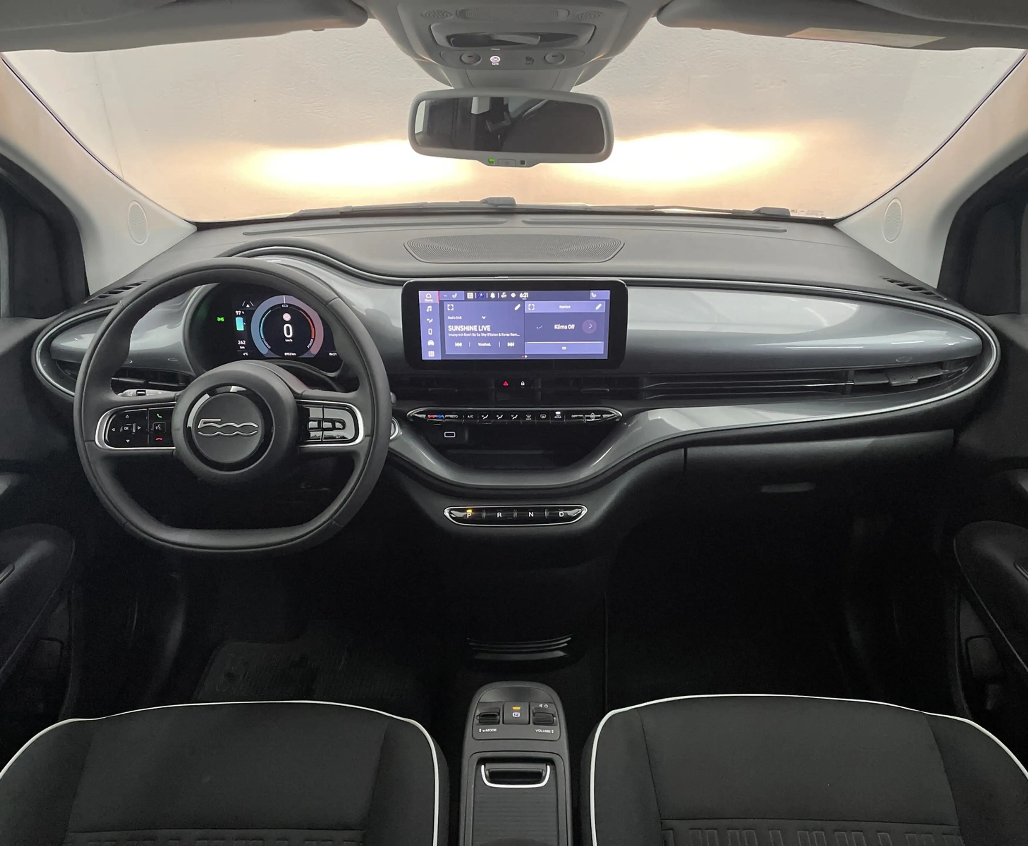 Fiat 500e 42KWH STYLE+KOMFORT+KAMERA+SITZHEIZUNG+ — photo 3