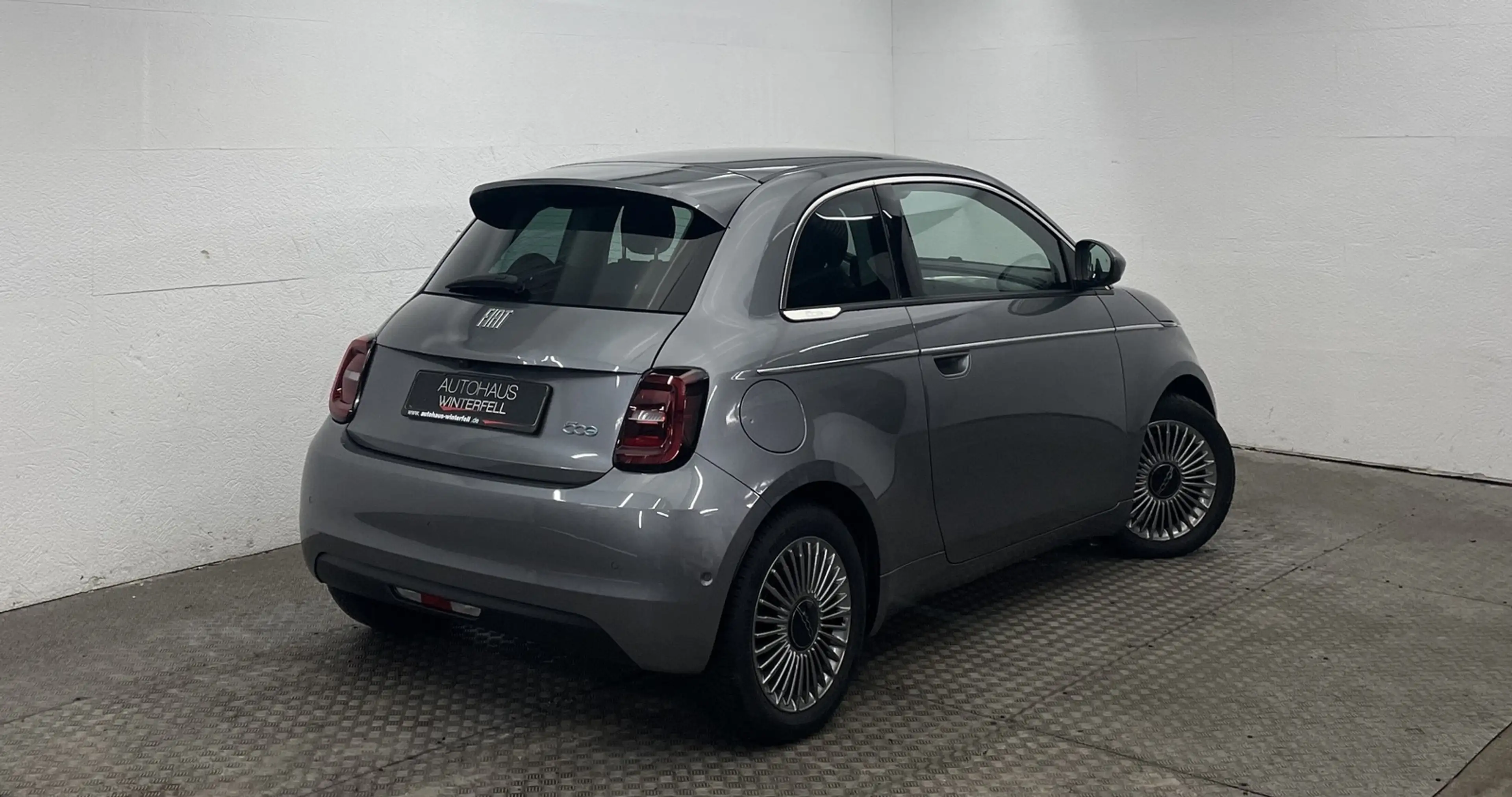 Fiat 500e 42KWH STYLE+KOMFORT+KAMERA+SITZHEIZUNG+ — photo 4