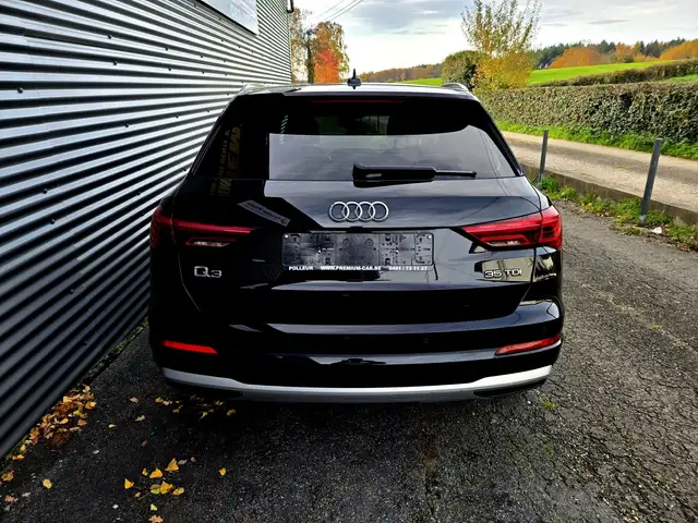 Audi Q3 view 14