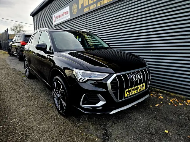 Audi Q3 view 8
