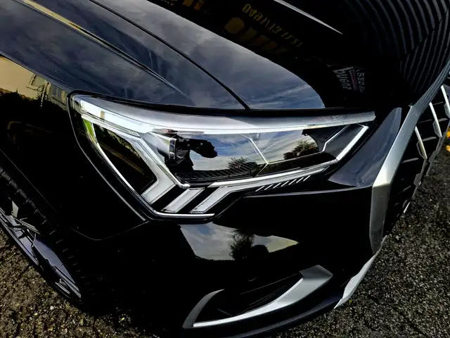 Audi Q3 view 7
