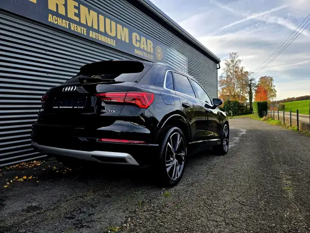 Audi Q3 view 12