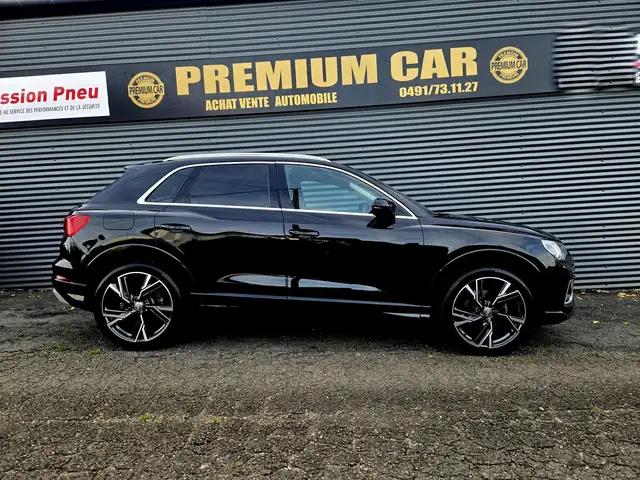 Audi Q3 view 10
