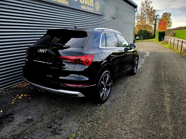 Audi Q3 view 11
