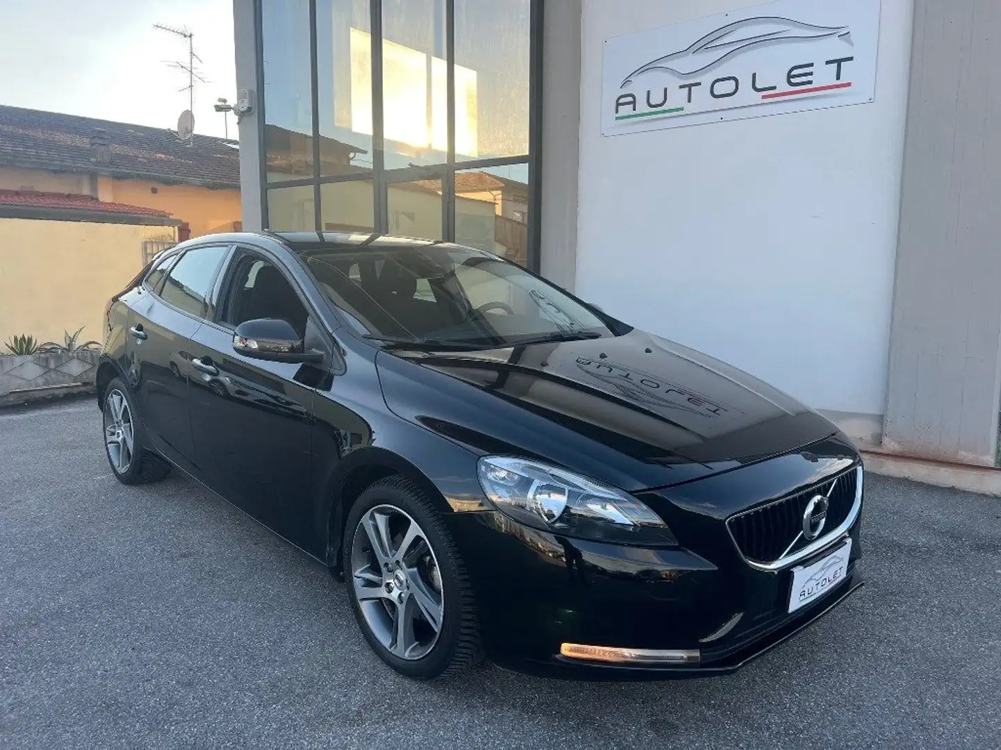 Volvo V40 D2 'eco' Momentum - PER NEOPATENTATO -- Nero - 1