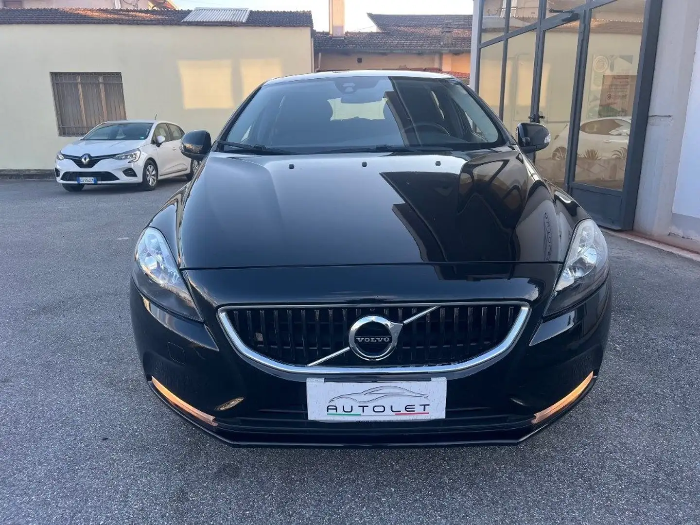 Volvo V40 D2 'eco' Momentum - PER NEOPATENTATO -- Nero - 2