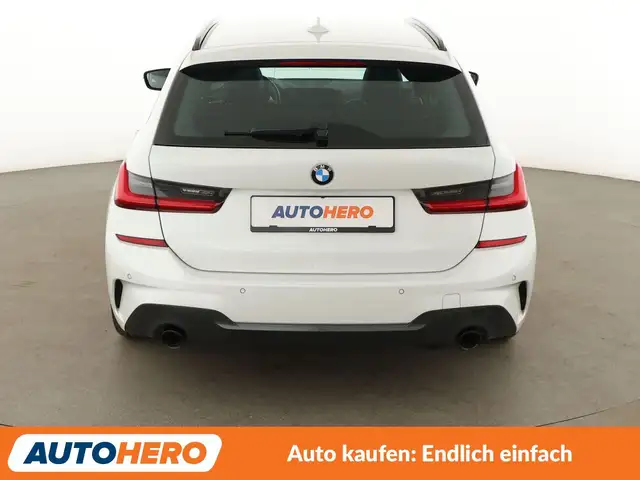 BMW 3 Series view 5