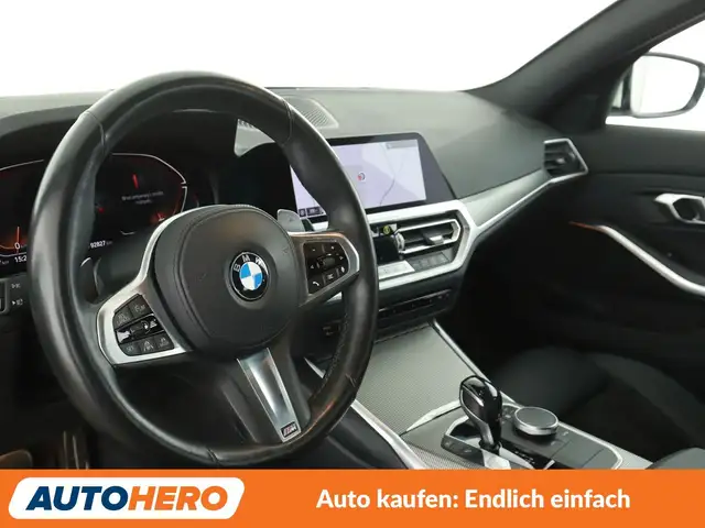 BMW 3 Series view 11