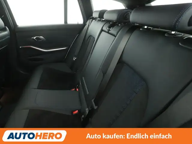 BMW 3 Series view 14