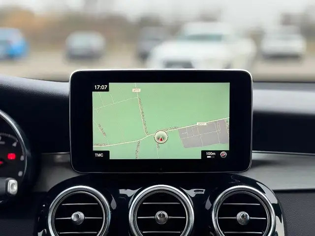 Mercedes-Benz 250 view 10