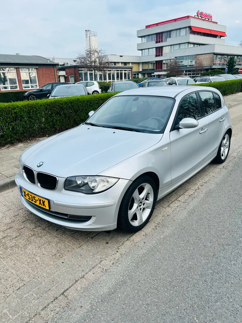 BMW 118 118i Grijs - 2