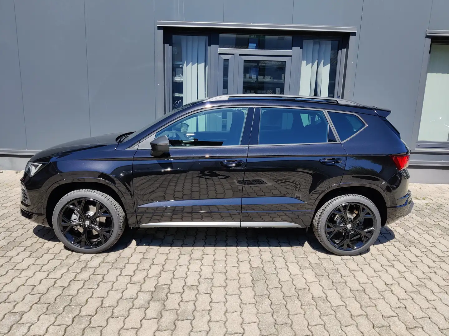 SEAT Ateca FR 1.5 TSI ACT DSG Schwarz - 2