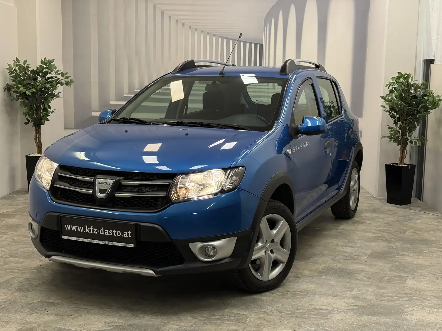 Dacia Sandero Stepway__LAUREATE__1.5 DCI__ Blau - 1