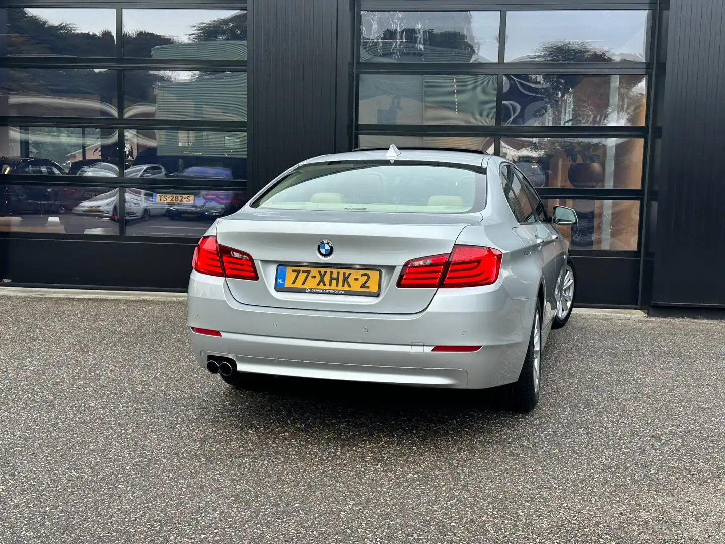 BMW 520 5-serie 520i High Executive Xenon Navi Schuifdak L Gris - 2