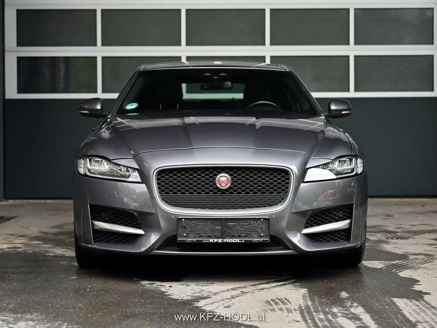 Jaguar XF XF 20d AWD R-Sport Aut. R-Sport Grau - 1