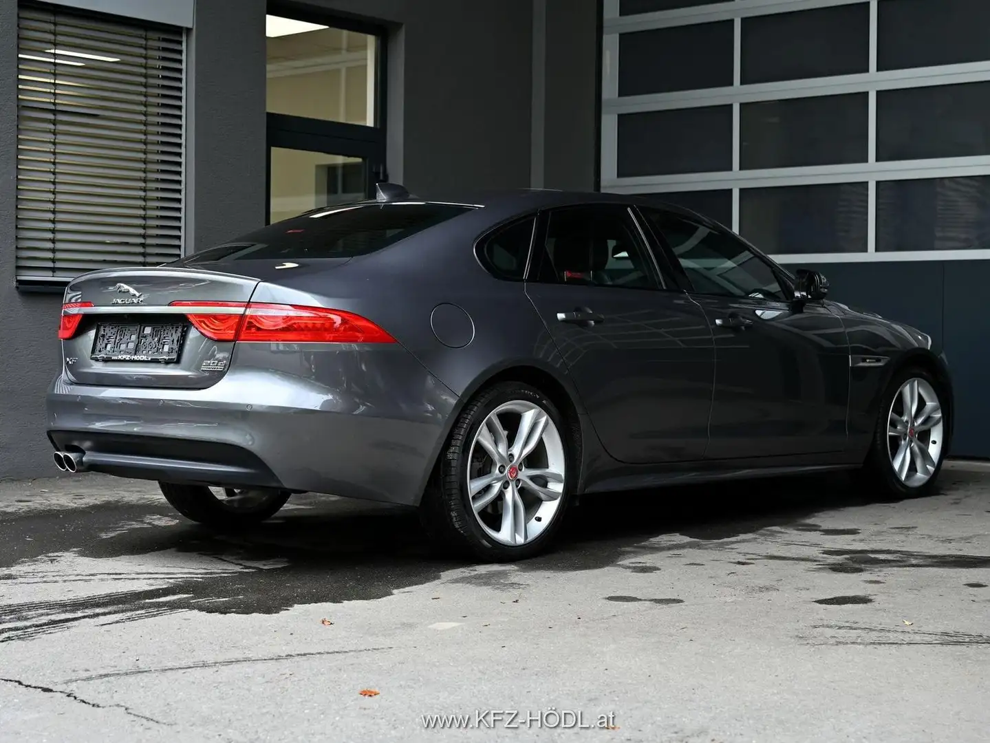 Jaguar XF XF 20d AWD R-Sport Aut. R-Sport Grau - 2