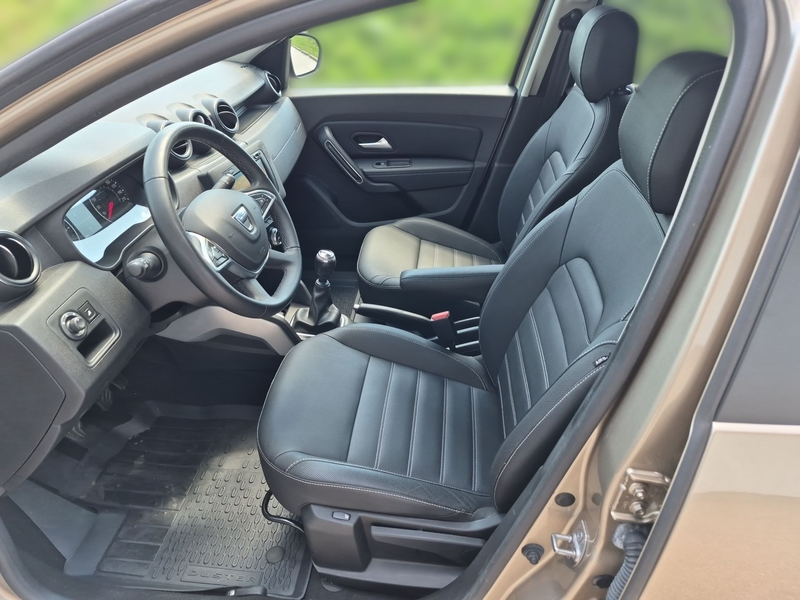 Dacia Duster DUSTER Prestige SCe 115 S&S 4WD — photo 8