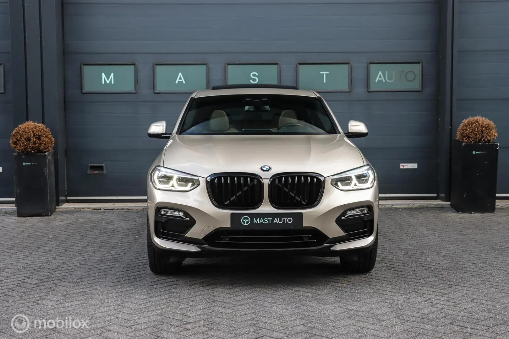 BMW X4 xDrive20i High Executive | HUD | Pano | Individual Geel - 2