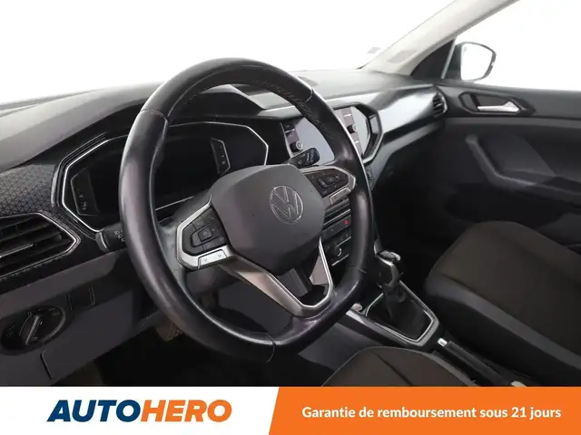Volkswagen T-Cross view 11