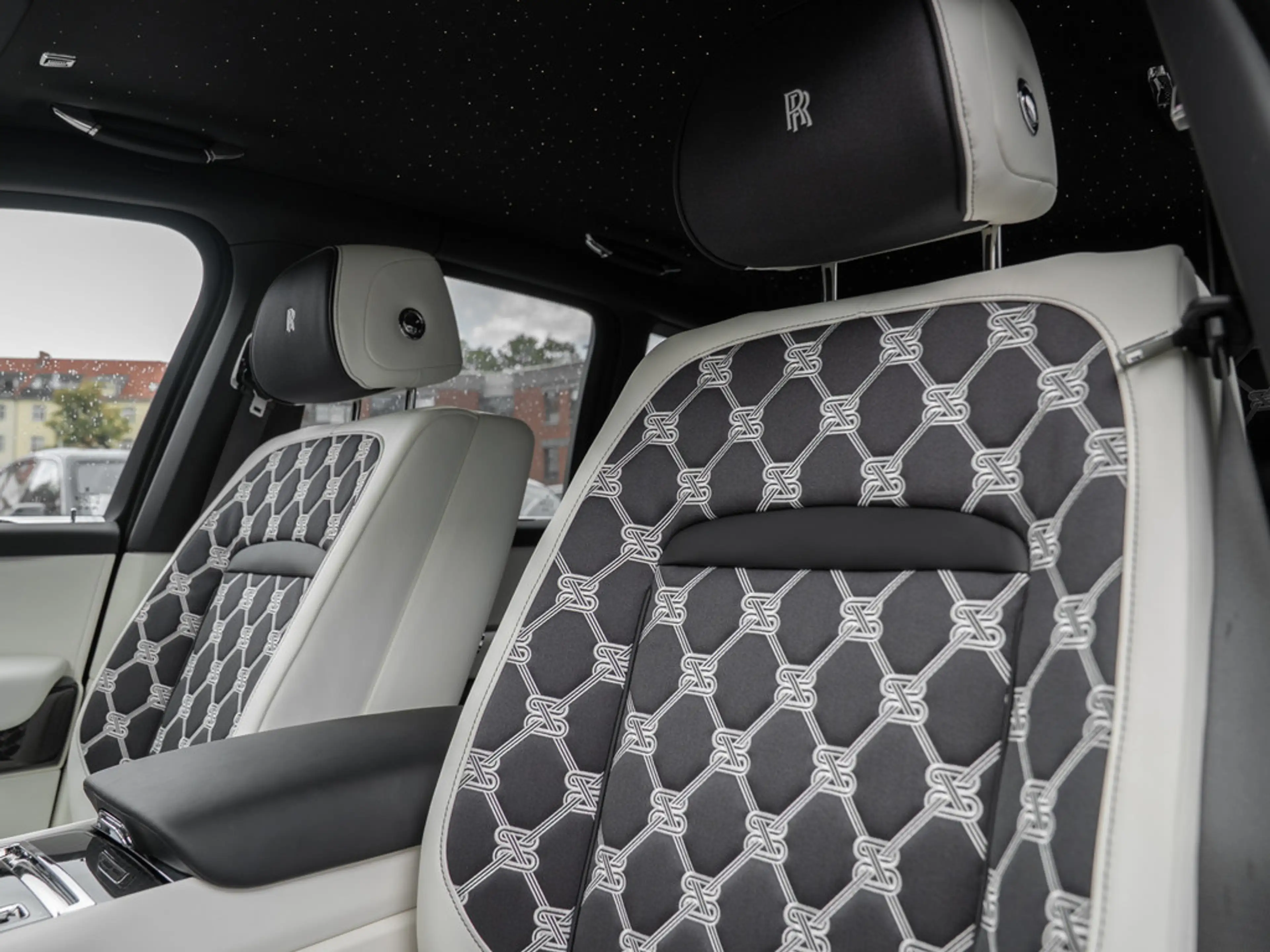 Rolls-Royce Cullinan Black Badge SERIES II + SHOOTING STA — photo 7