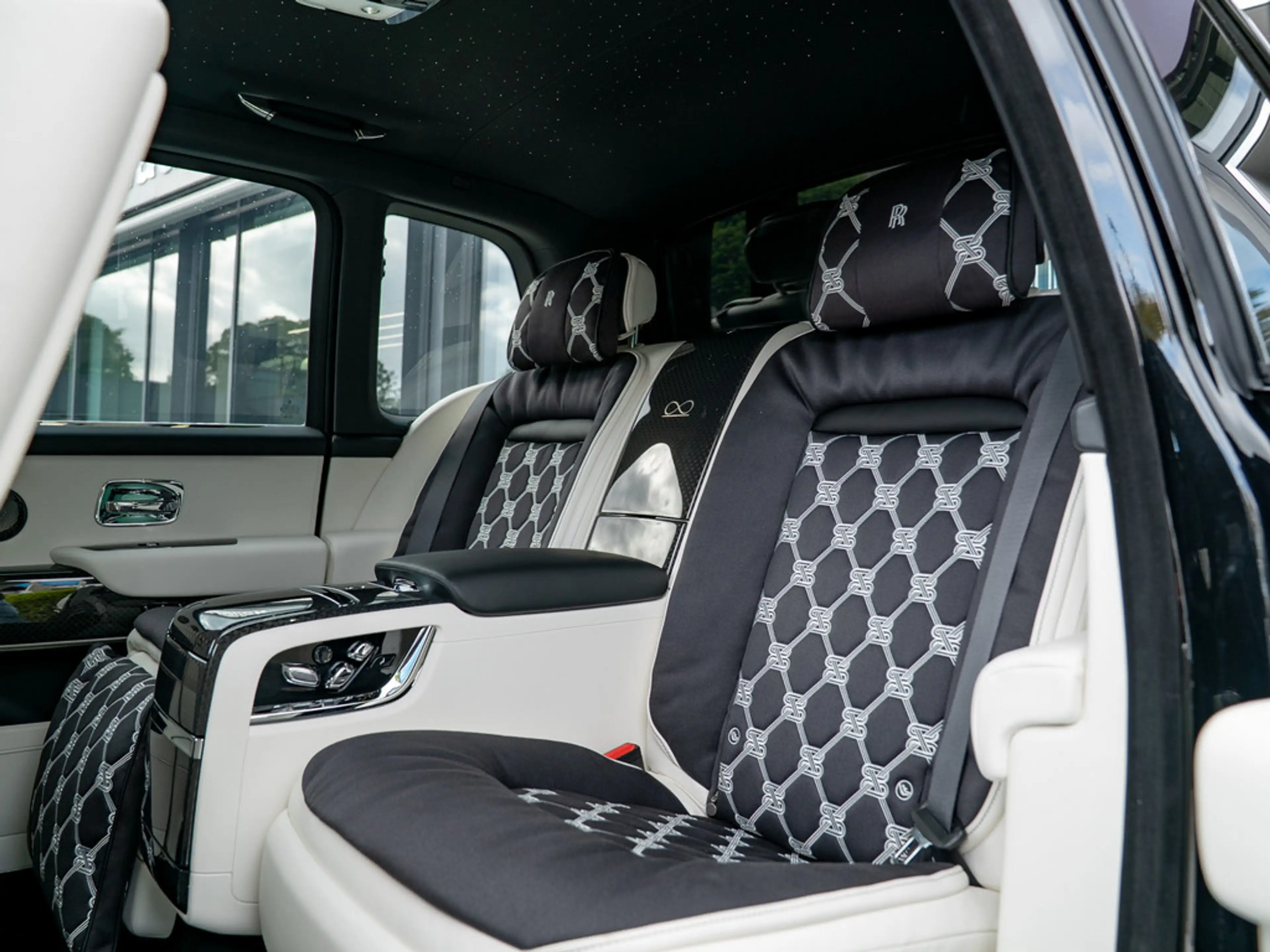 Rolls-Royce Cullinan Black Badge SERIES II + SHOOTING STA — photo 9