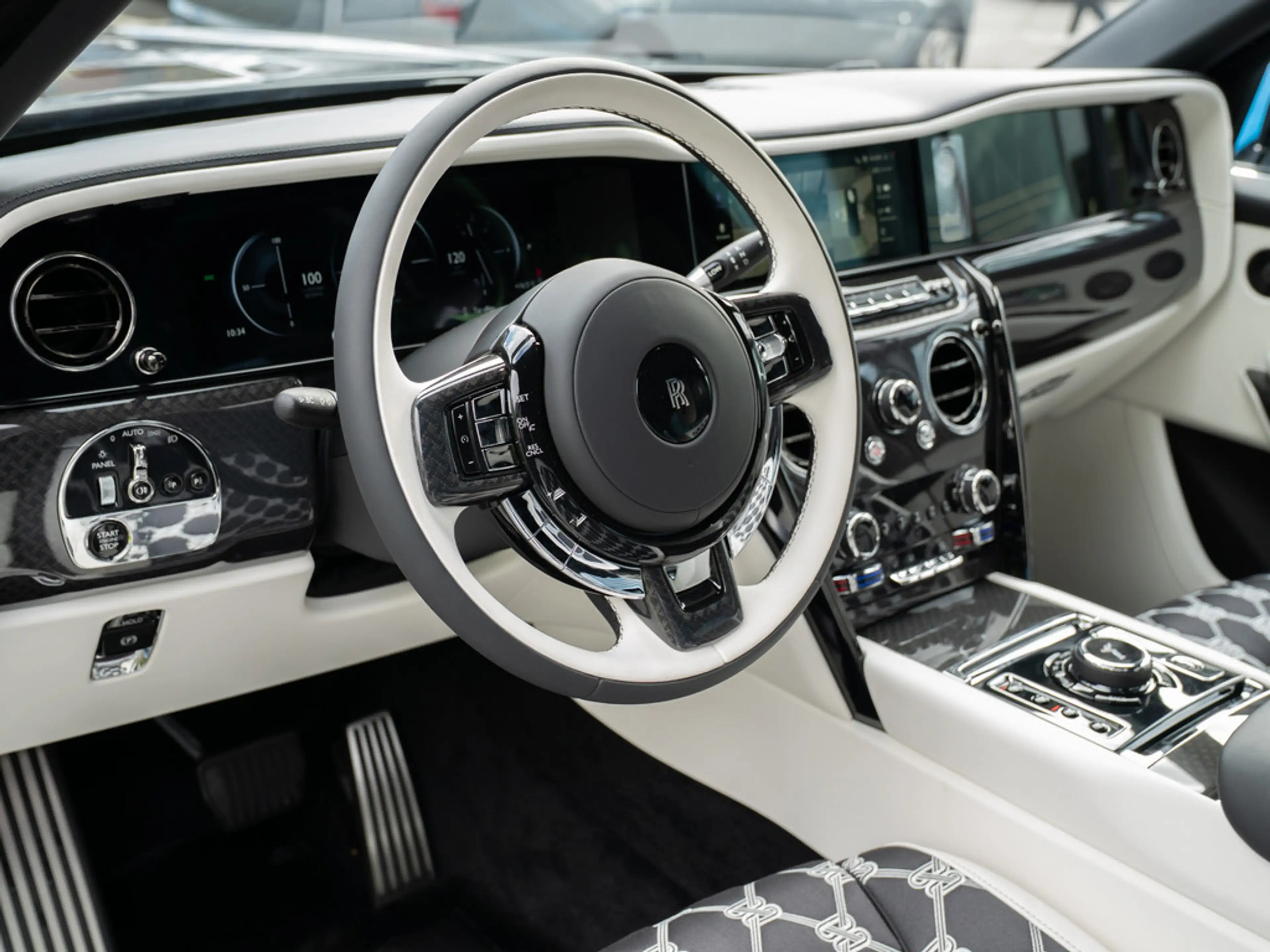 Rolls-Royce Cullinan Black Badge SERIES II + SHOOTING STA — photo 6
