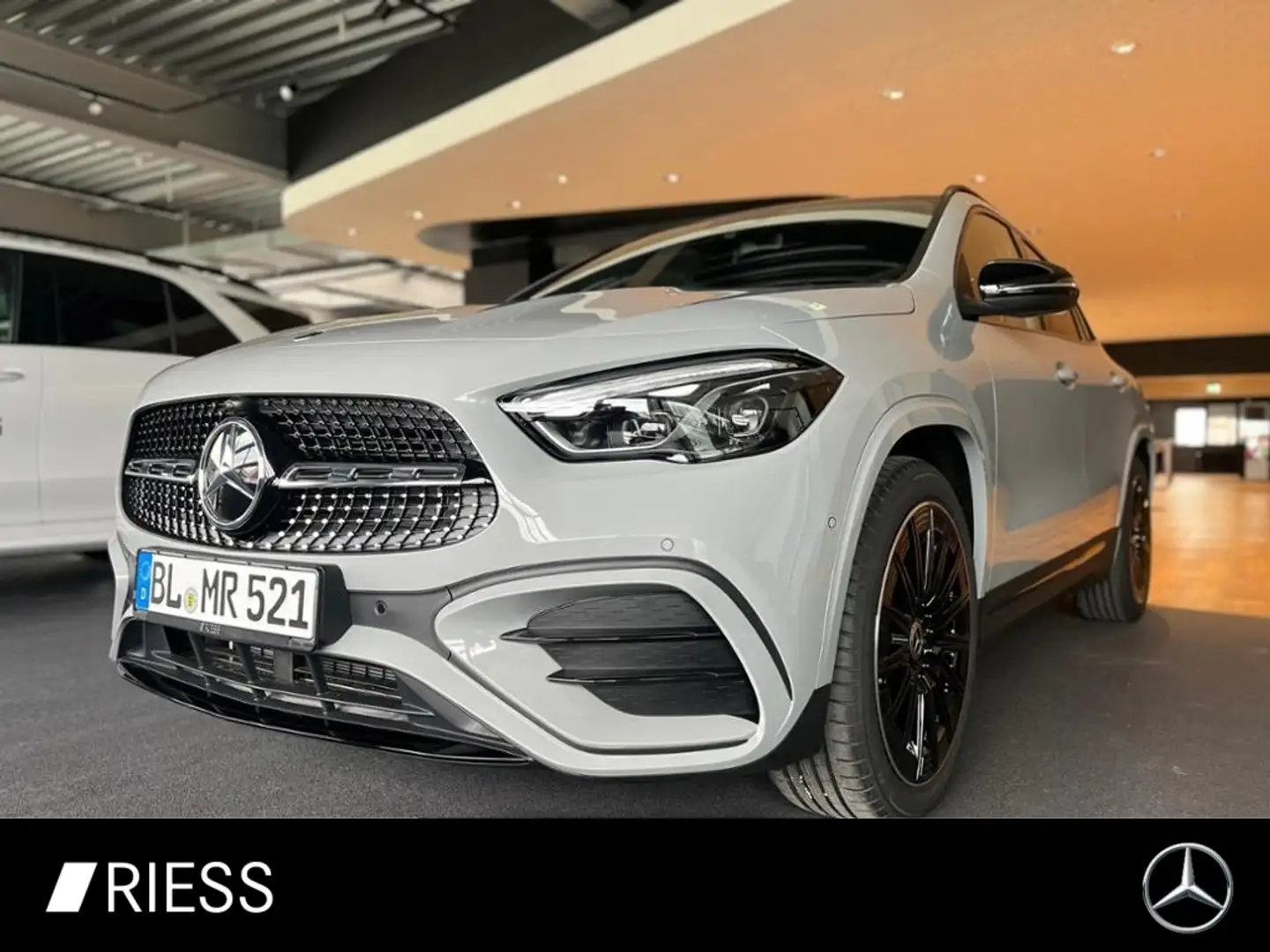 Mercedes-Benz GLA 200 AMG+AHK+PANO+MULTIBEAM+KAMERA+EASY-PACK+ Gris - 1