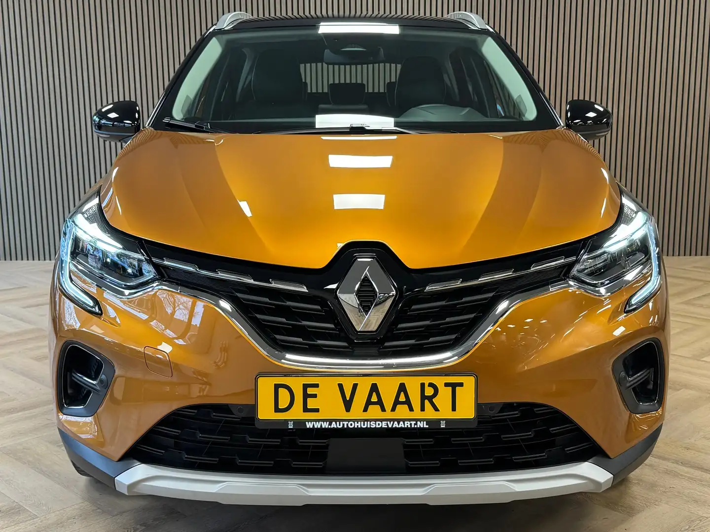 Renault Captur 1.6 E-Tech Plug-in Hybrid 160 Intens AIRCO CRUISE Oranje - 2