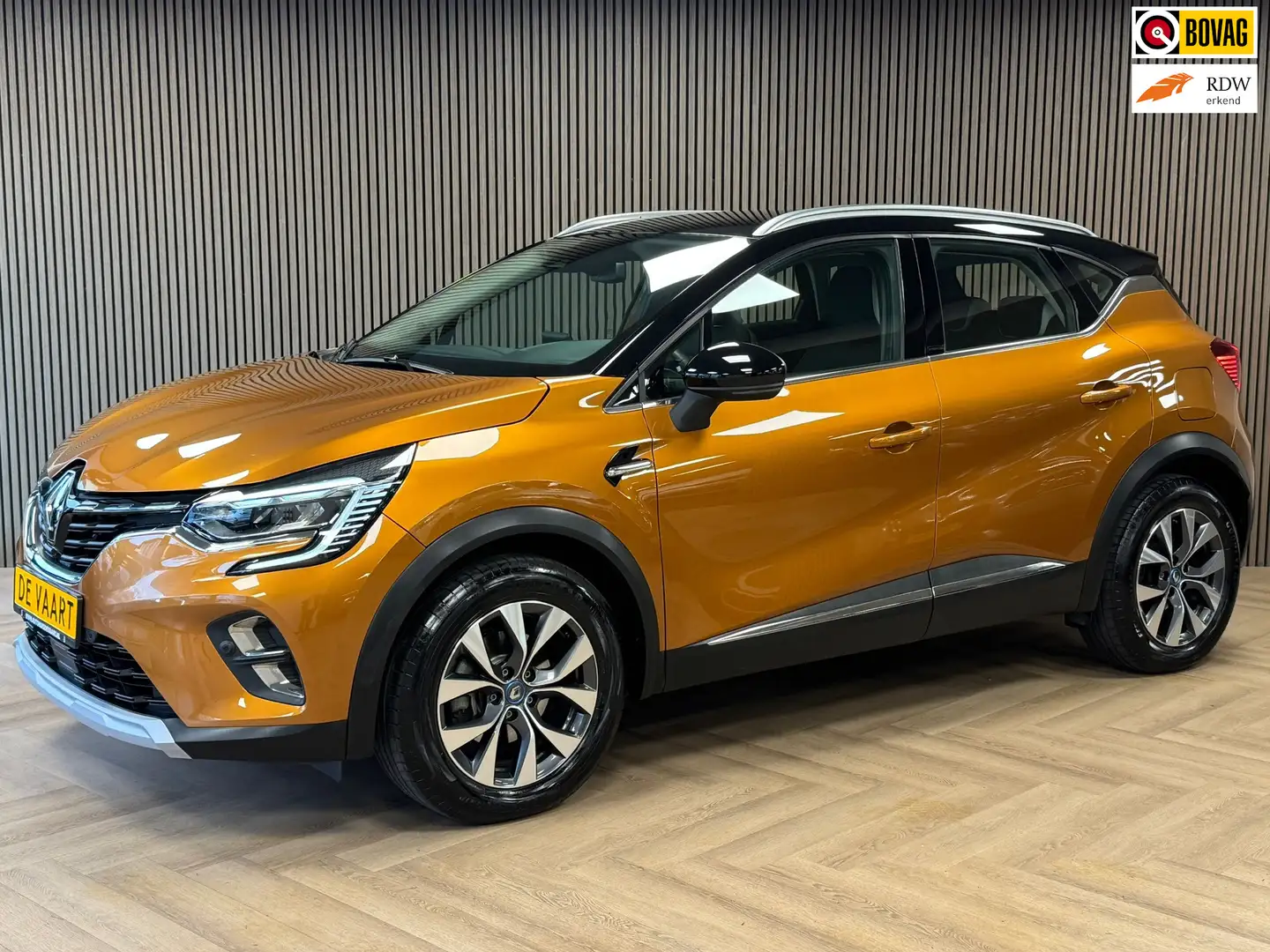 Renault Captur 1.6 E-Tech Plug-in Hybrid 160 Intens AIRCO CRUISE Oranje - 1