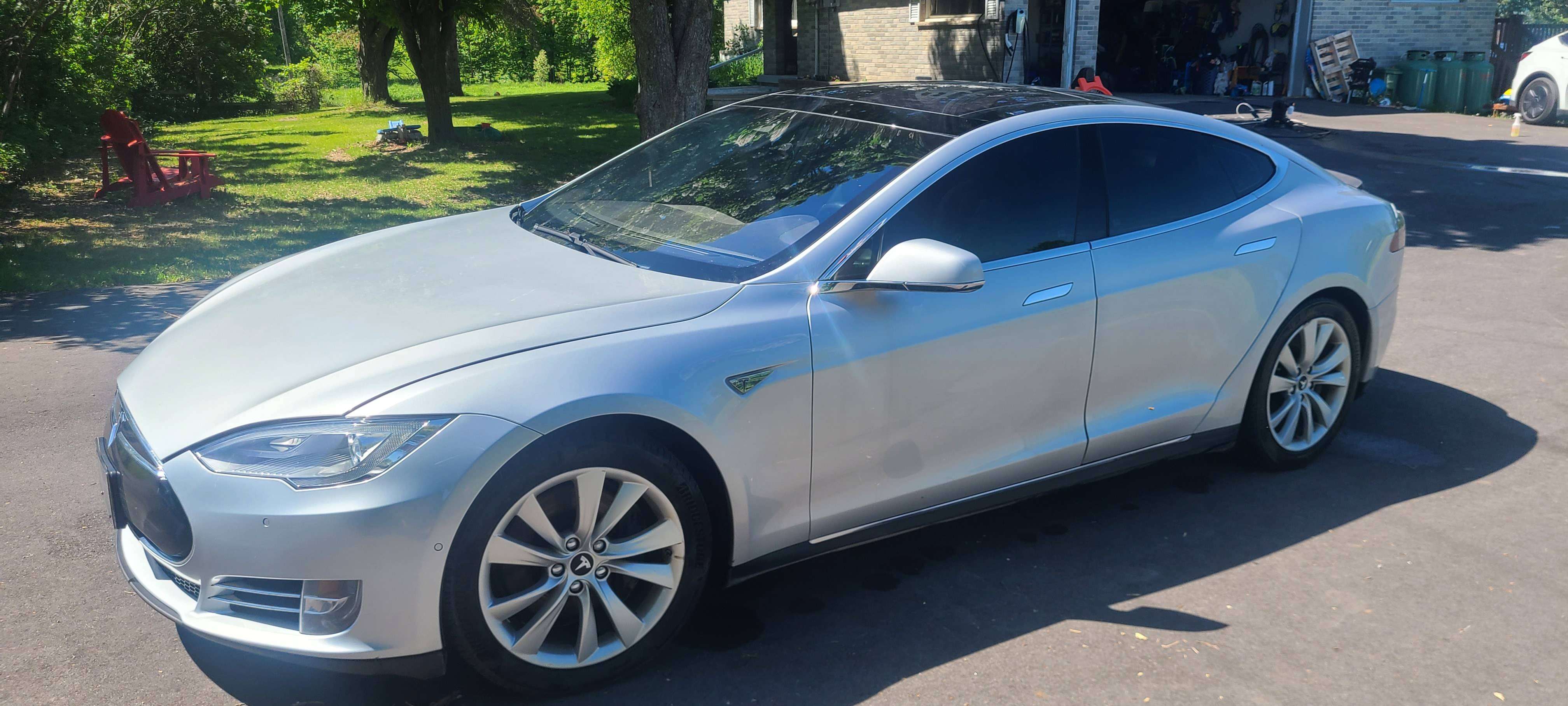 2015 Tesla Model S 85D.. Autopilot. Lifetime free premium connectivit